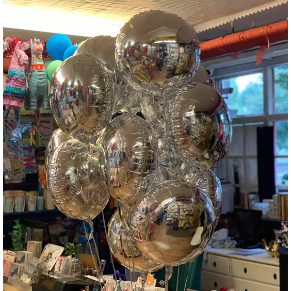 helium-silver-round-arrangement-balloon